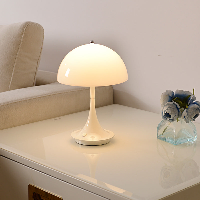 Solara Retro Table Lamp